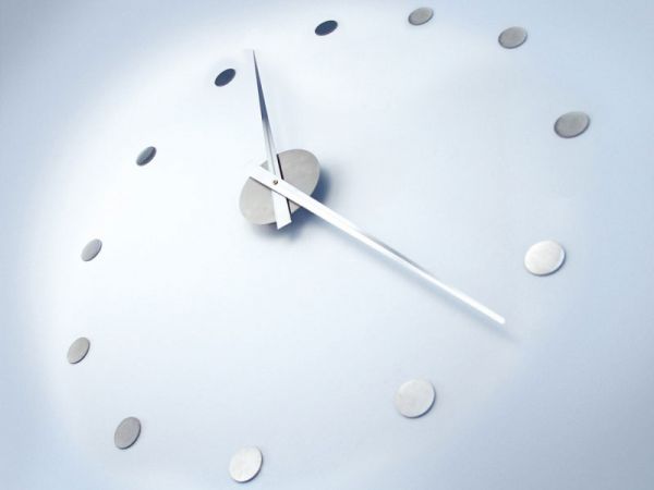 Wanduhr Radius Design Edelstahl